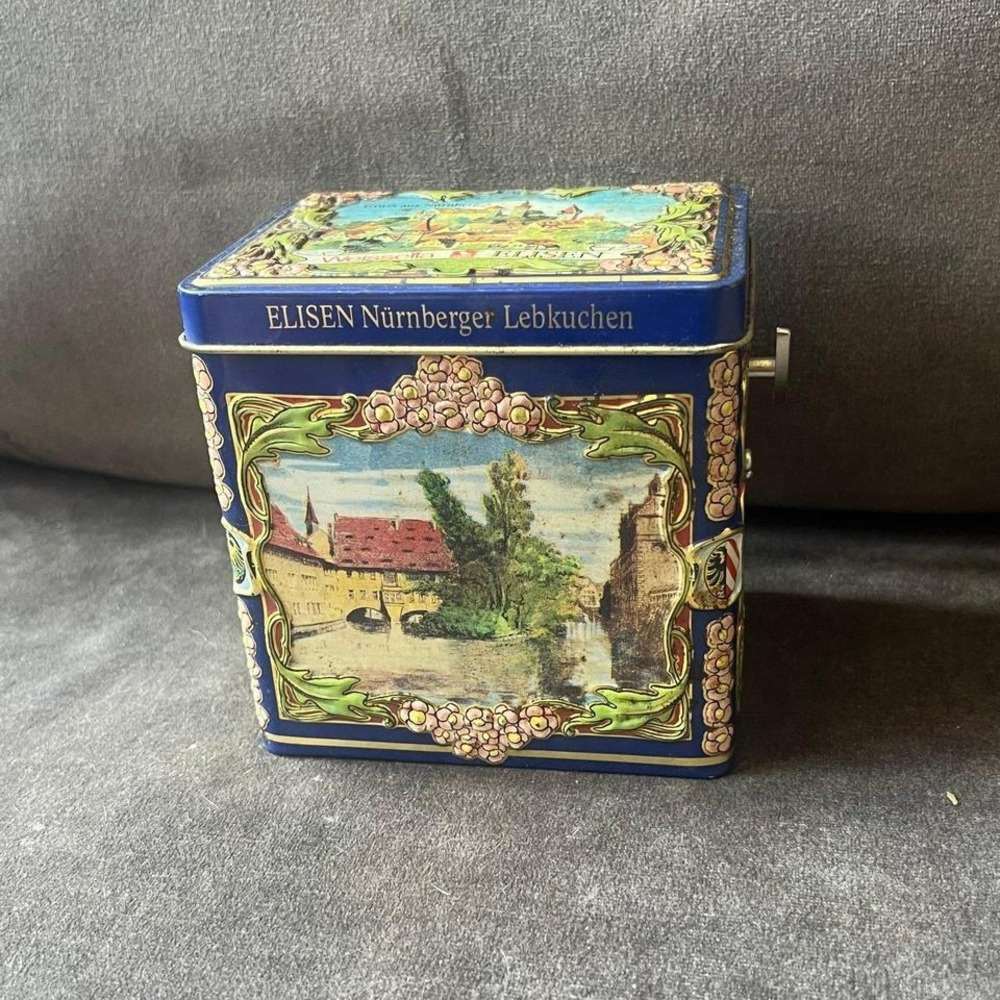 Vintage Weisslla Elisen Nurnberger Lebkuchen Ornate Music Box